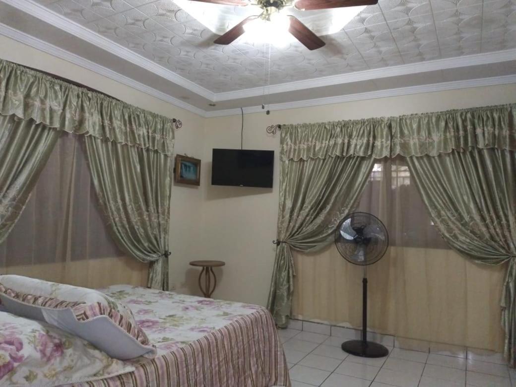 Alexander B&B Alajuela Luaran gambar