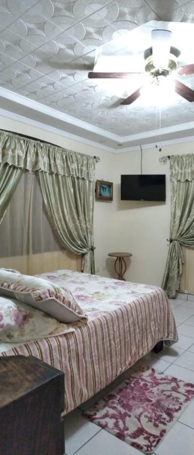Alexander B&B Alajuela Luaran gambar