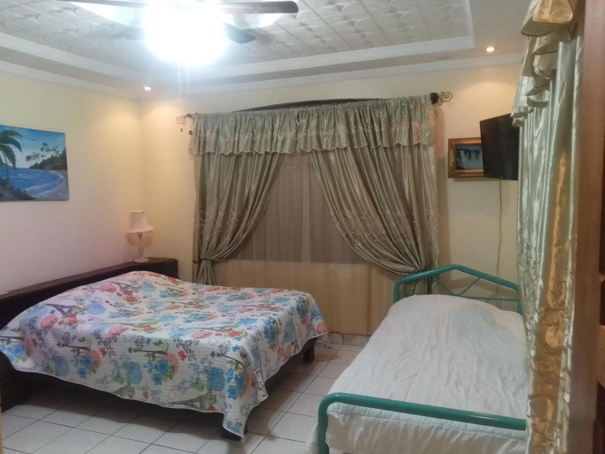 Alexander B&B Alajuela Luaran gambar