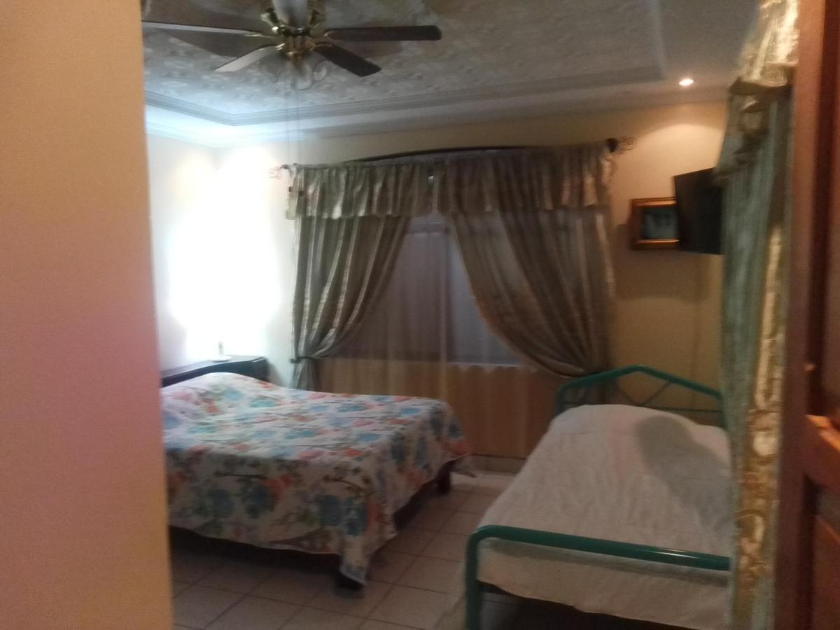 Alexander B&B Alajuela Luaran gambar